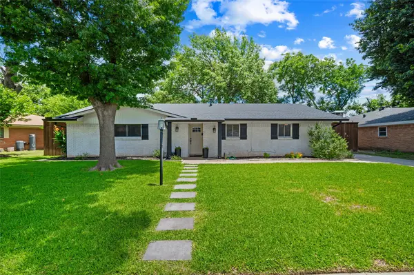 2129 Goerte Drive, Grand Prairie, TX 75051