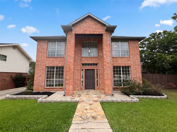 815 Ramblewood Drive, Lewisville, TX 75067