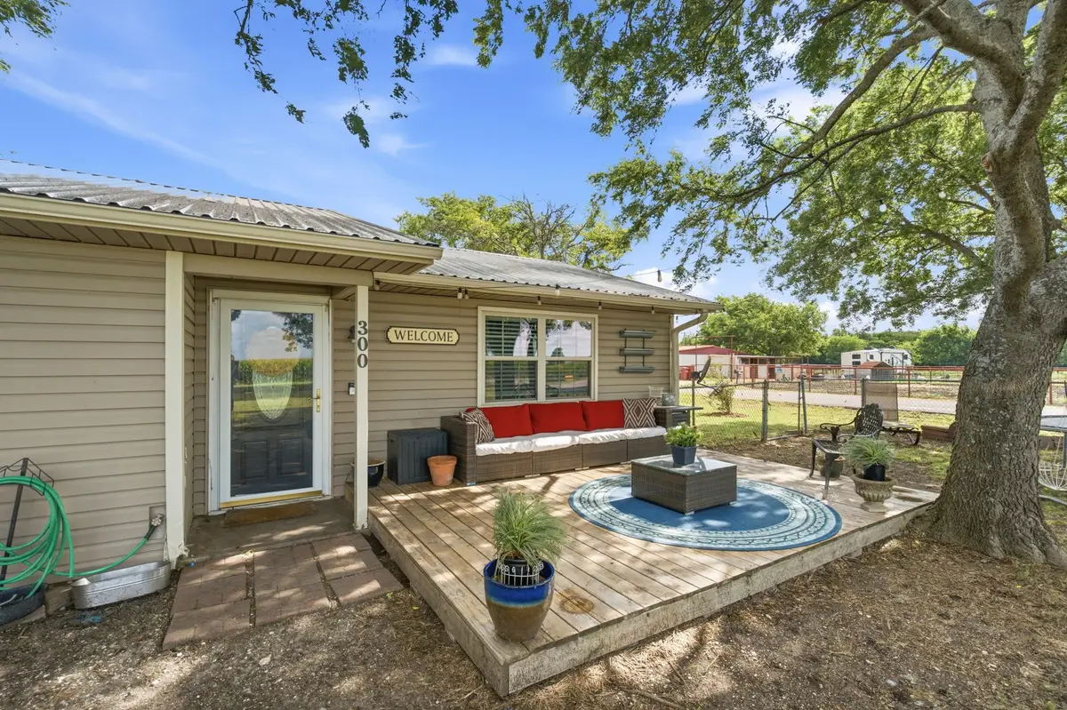 300 W Locust Street, Leonard, TX 75452 - #1