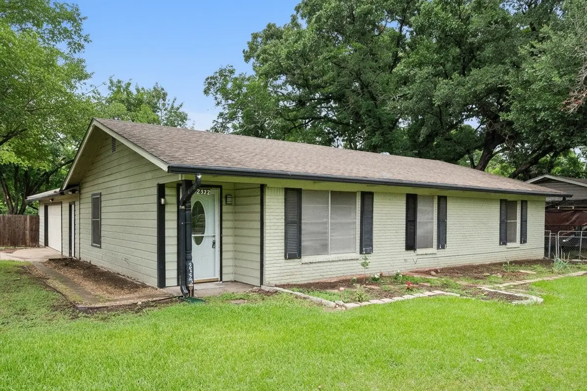 2322 W 1st Avenue, Corsicana, TX 75110 - #1