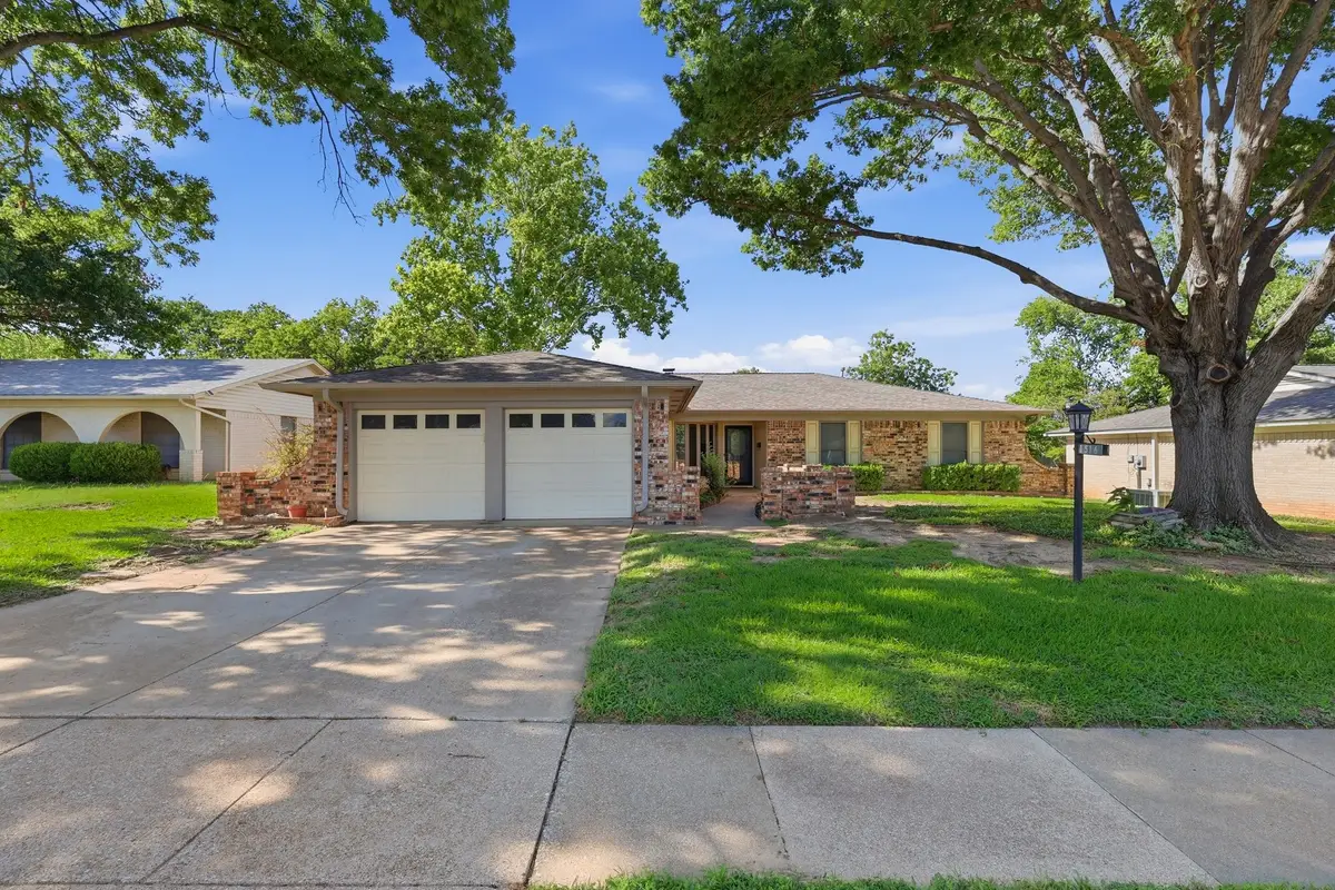 1516 Lamplighter Lane, Edgecliff Village, TX 76134 - #1