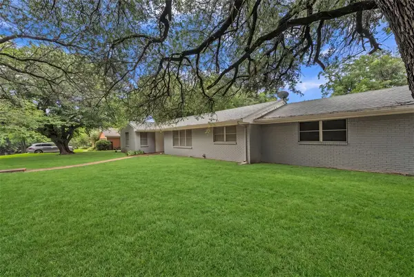 4437 Tamworth Road, Fort Worth, TX 76116
