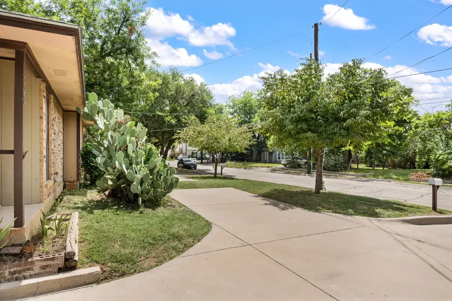 320 W Congress Street, Denton, TX 76201 - #2