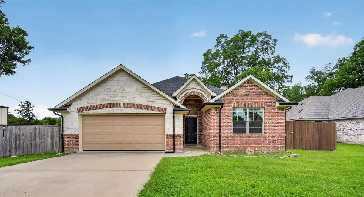 1004 E Main Street, Tioga, TX 76271 - #1