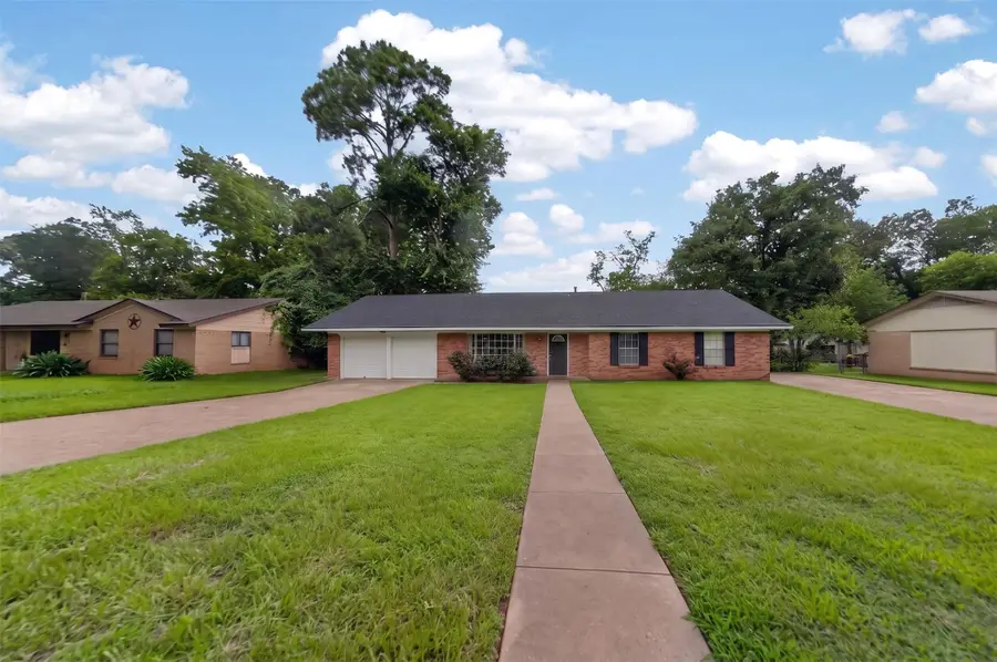 813 E Clinton Avenue, Athens, TX 75751 - #2