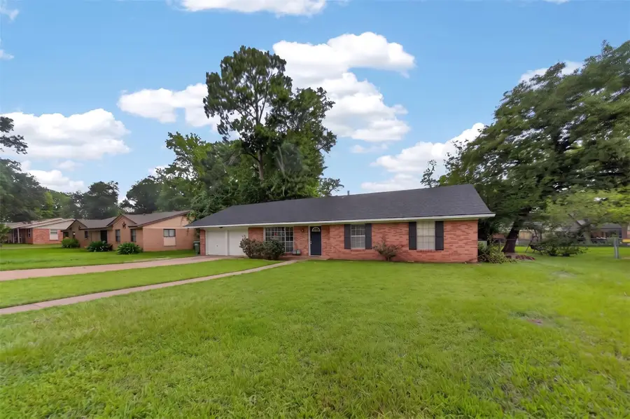 813 E Clinton Avenue, Athens, TX 75751 - #3