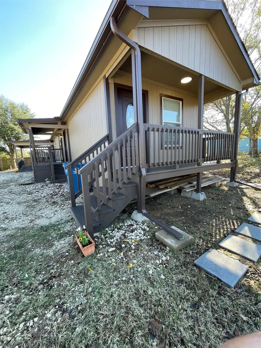 110 Crockett Street #B & F, Valley View, TX 76272 - #2