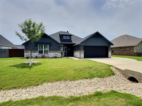 4015 Gallivant Drive, Granbury, TX 76049