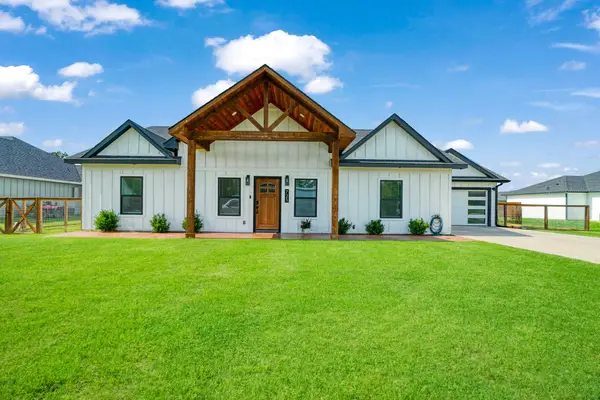 725 Daniel Street, Blossom, TX 75416