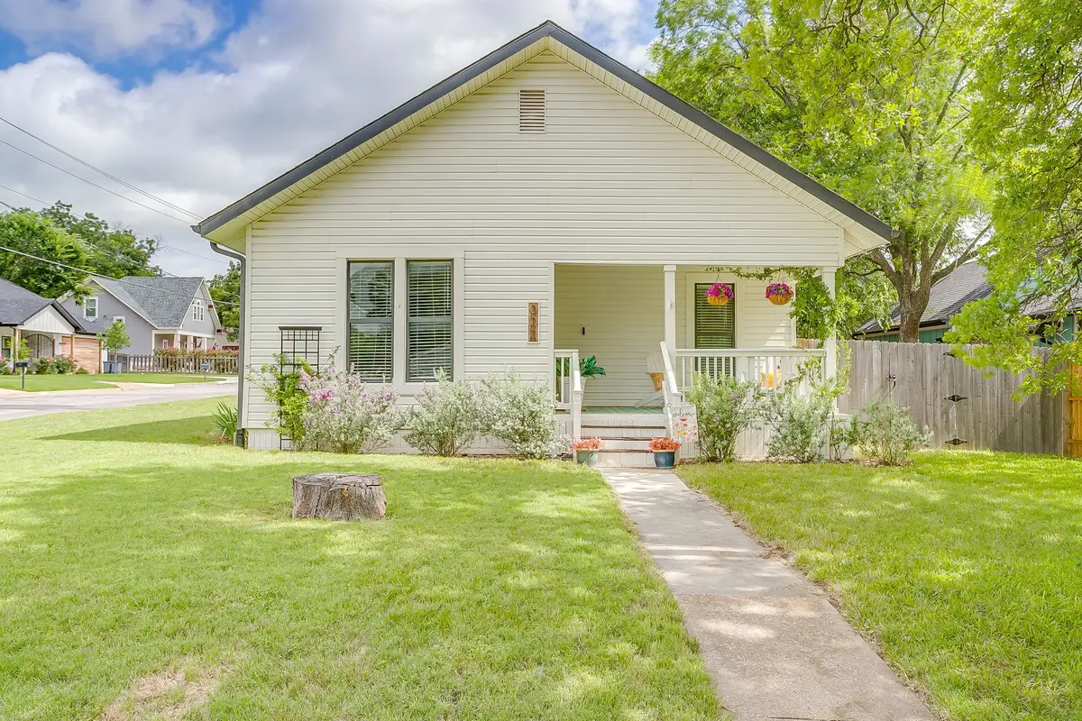 322 W Russell Street, Weatherford, TX 76086 - #1