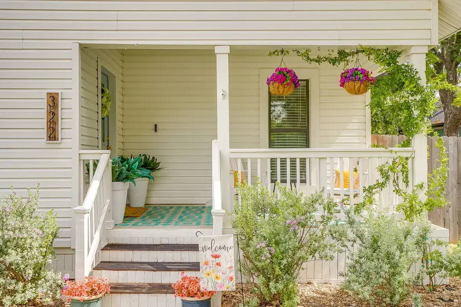322 W Russell Street, Weatherford, TX 76086 - #2