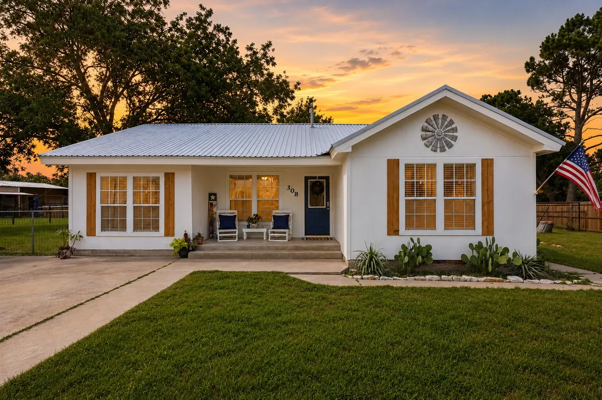 308 W 1st Street, Springtown, TX 76082 - #1