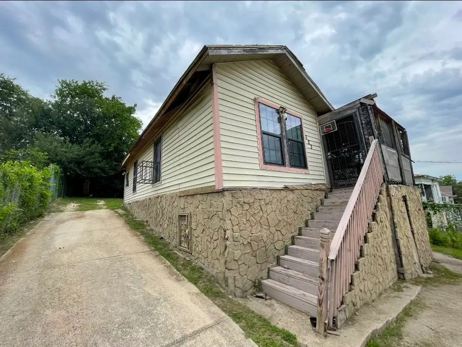 323 Sparks Street, Dallas, TX 75203 - #2