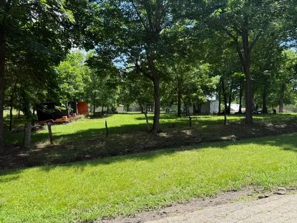 401 Paris Street, Pecan Gap, TX 75469