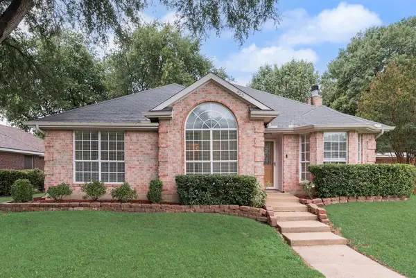 425 Alpine Drive, DeSoto, TX 75115