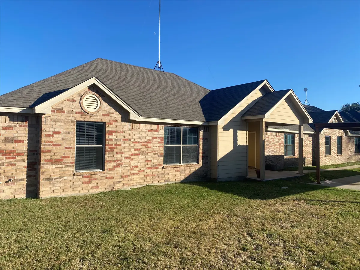 121-127 Sunburst Court, Weatherford, TX 76087 - #1