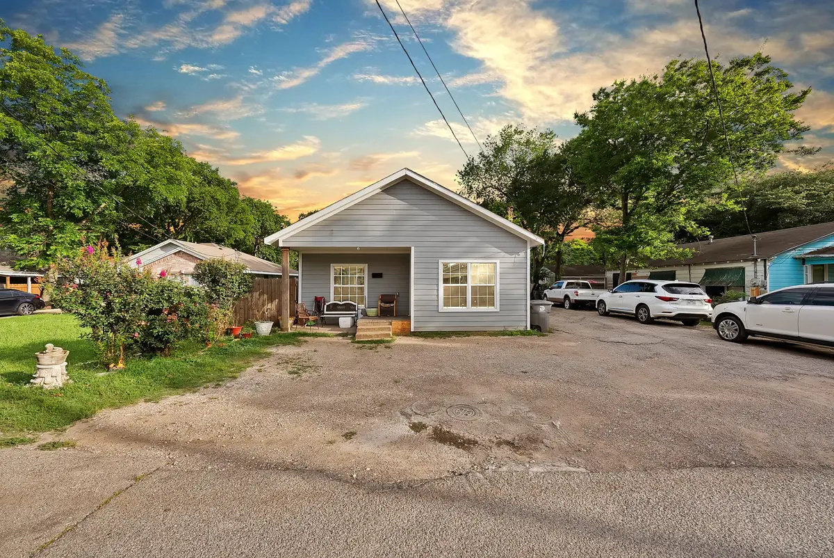 230 W Jerden Lane, Dallas, TX 75208 - #1