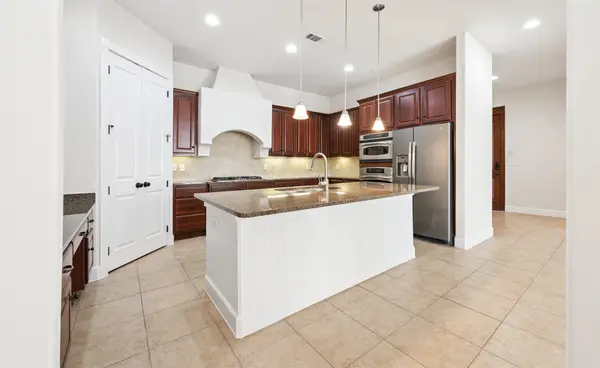 610 Via Ravello #201, Irving, TX 75039