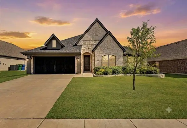 541 Harvest Grove Drive, Waxahachie, TX 75165