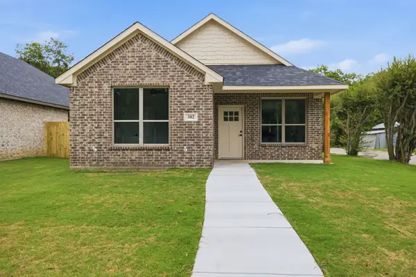 302 Evans Street, Cleburne, TX 76031