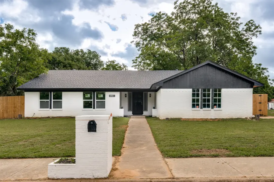 2921 Hitson Lane, Fort Worth, TX 76112 - #2