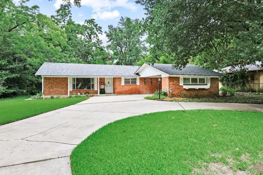 111 W Tennie Street, Gainesville, TX 76240 - #2