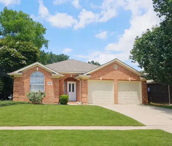 4328 Stone Hollow Way, Fort Worth, TX 76040