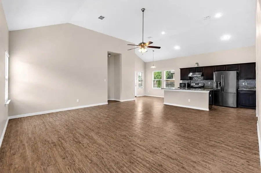 710 Woodcrest Drive, Ennis, TX 75119 - #2