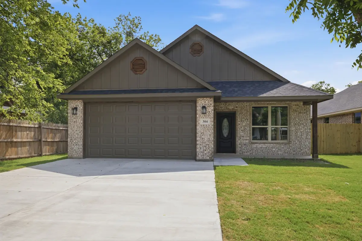 304 Evans Street, Cleburne, TX 76031 - #1