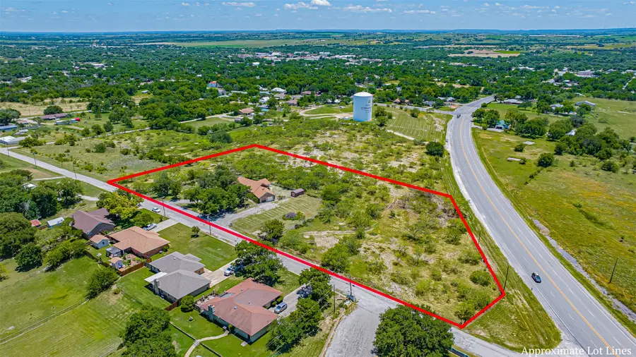 908 W Barnes Avenue, Comanche, TX 76442 - #2