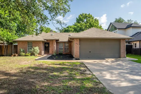 629 Meadow Lane, Roanoke, TX 76262