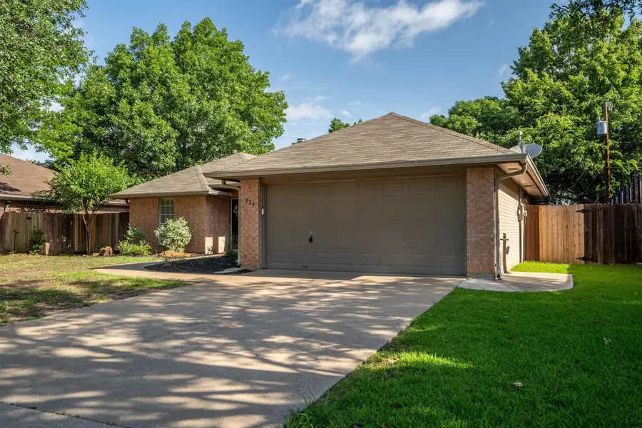 629 Meadow Lane, Roanoke, TX 76262 - #2