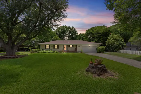 325 Oakwood Drive, Lancaster, TX 75146