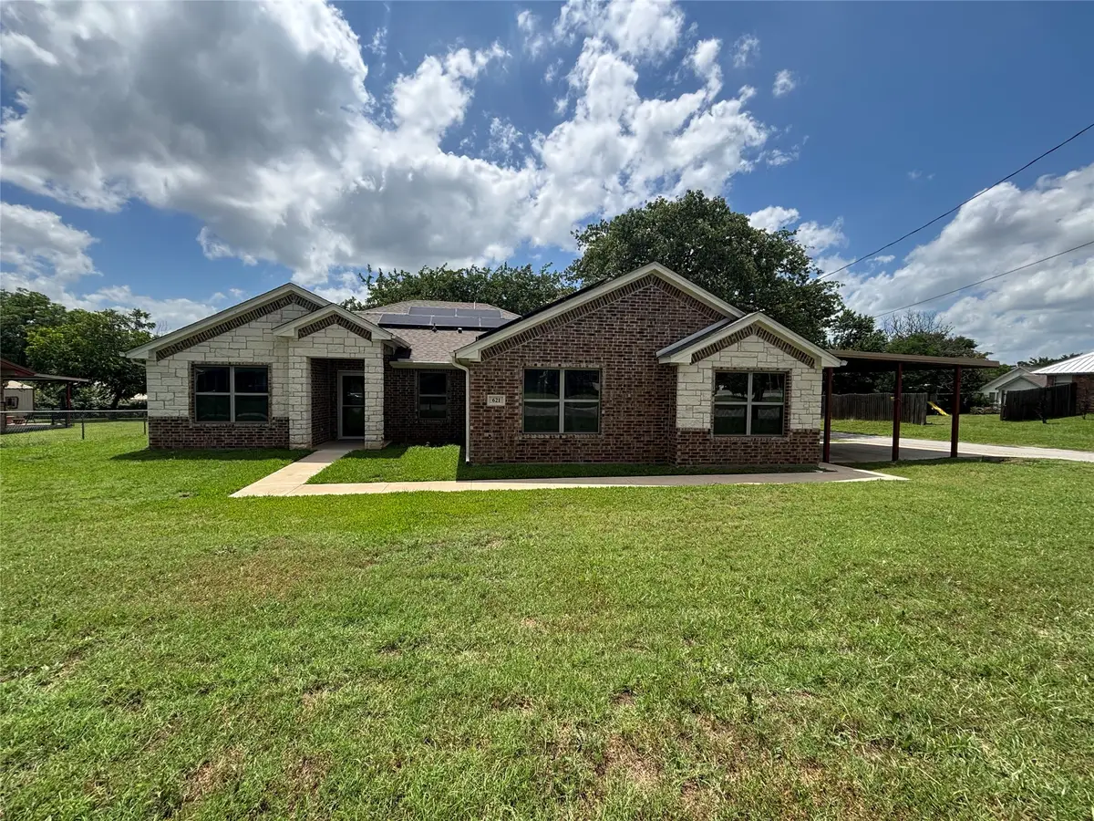 621 N Avenue B, Springtown, TX 76082 - #1