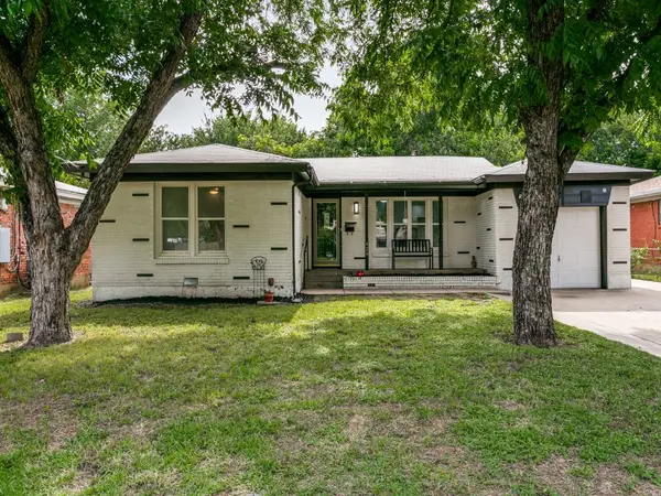 429 Harmon Road, Hurst, TX 76053