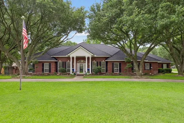 400 Timberlake Drive, Azle, TX 76020