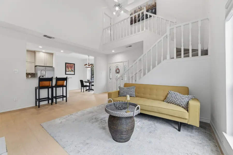 201 Cimarron Trail #3, Irving, TX 75063 - #3