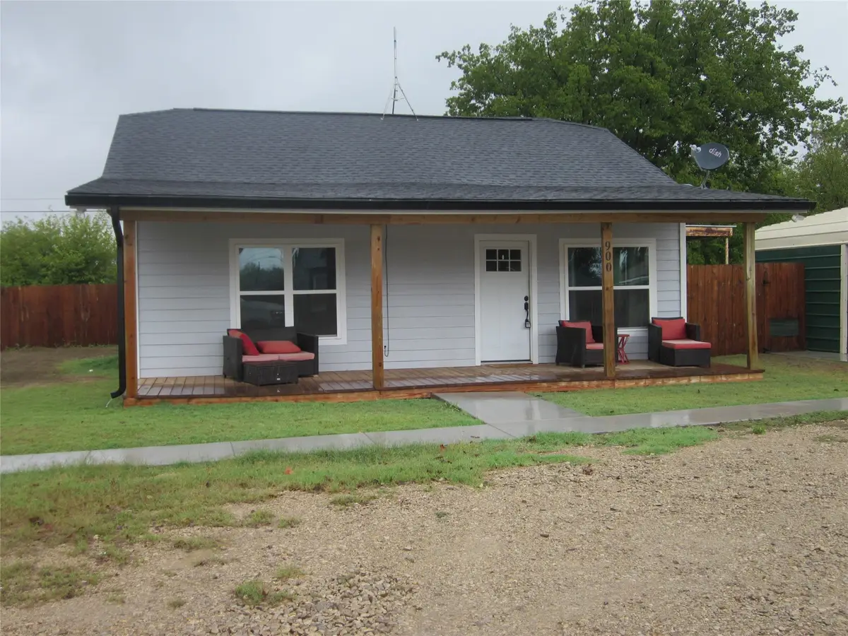 900 Gordon Avenue, Albany, TX 76430 - #1