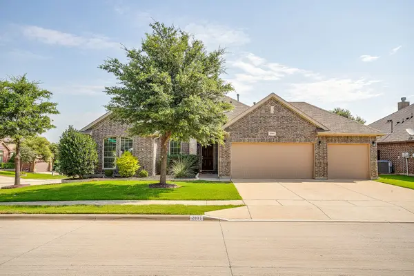 2101 Rosalinda Pass, Fort Worth, TX 76131