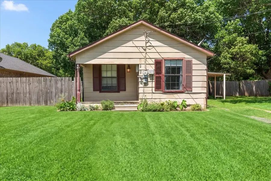 1311 S Clements Street, Gainesville, TX 76240 - #2