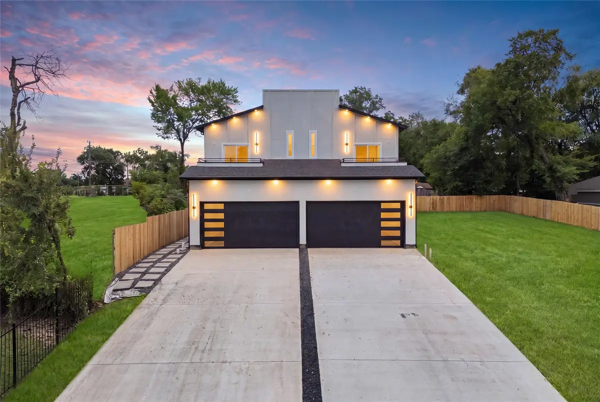 520 Woodbine Avenue, Dallas, TX 75203 - #1