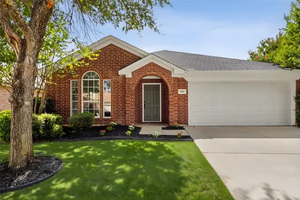 137 Flyaway Lane, Fort Worth, TX 76120