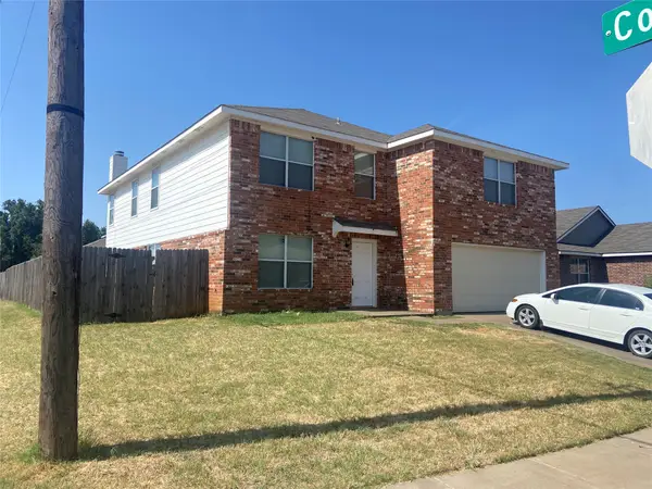 2701 Maegen Circle, Fort Worth, TX 76112