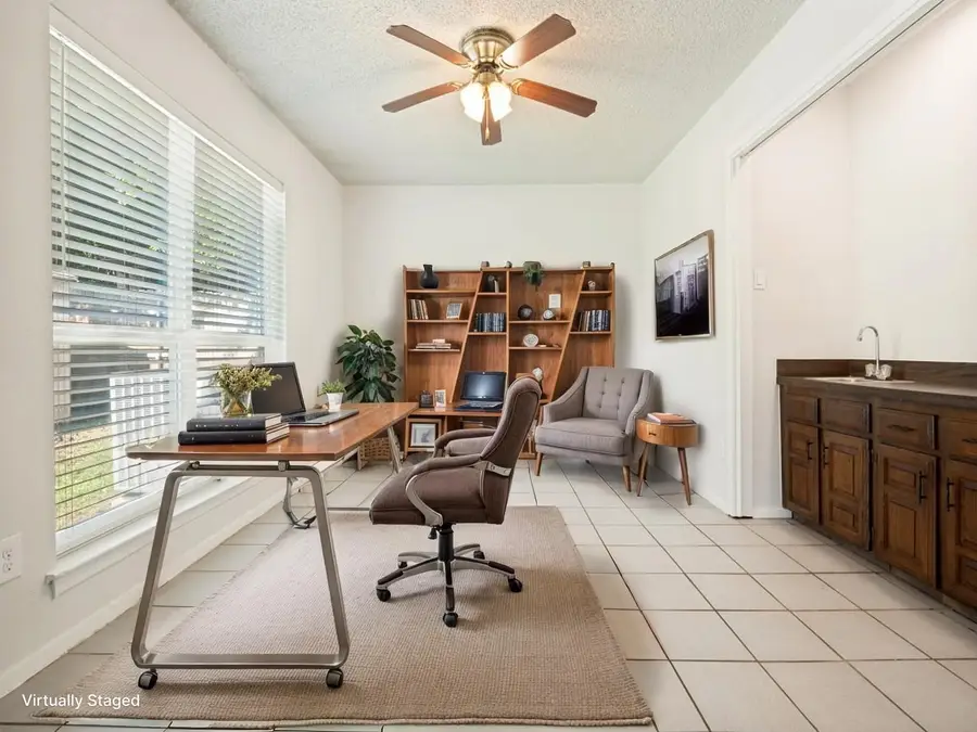 702 Woodcrest Drive, Grand Prairie, TX 75052 - #3