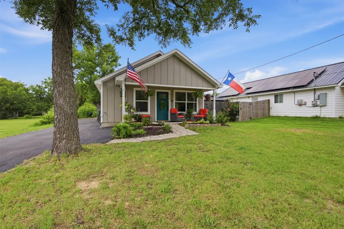 216 E Clay Street, Bowie, TX 76230 - #1