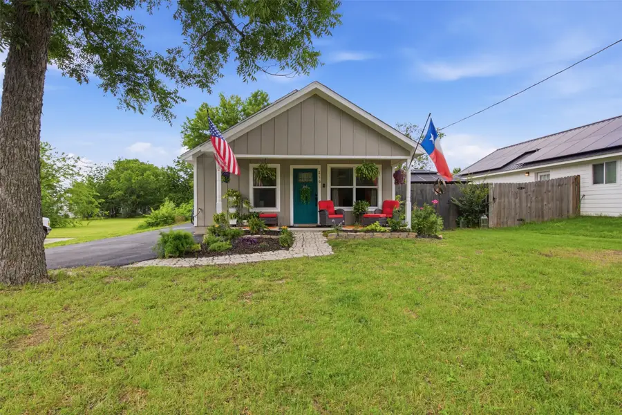216 E Clay Street, Bowie, TX 76230 - #2