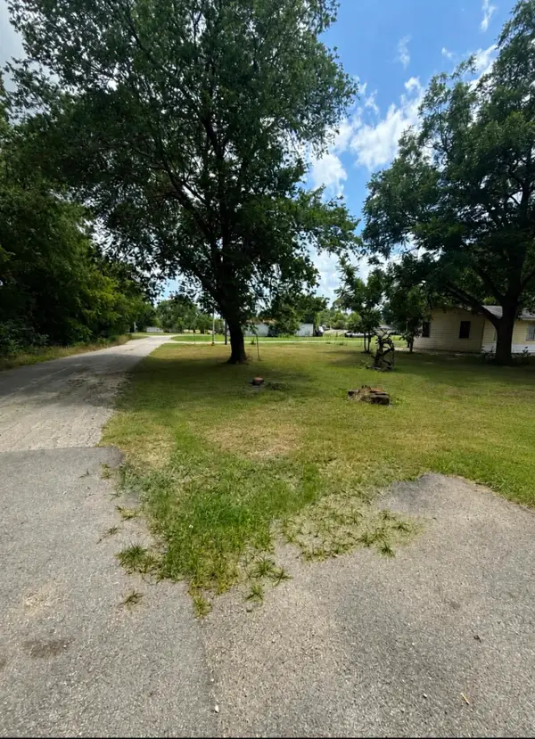 101 N Center Street, Whitney, TX 76692