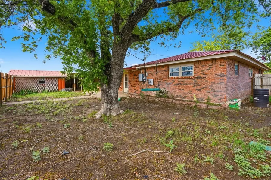 1435 Bandera Dr, Roscoe, TX 79545 - #3
