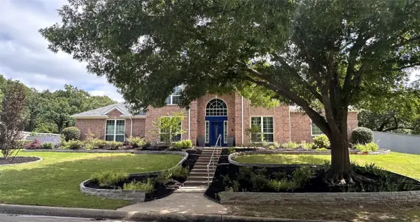 204 E Chapel Downs Drive, Southlake, TX 76092