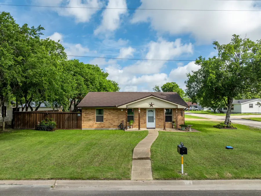 201 E Main Street, Avalon, TX 76623 - #2